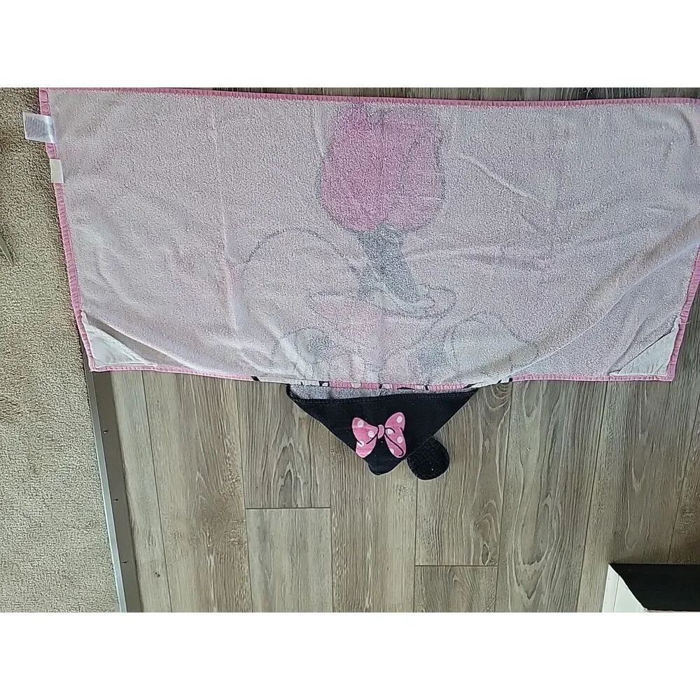 Disney Minnie Mouse Hooded Towel for Baby Or Toddler Beach Or Home Hand Pockets